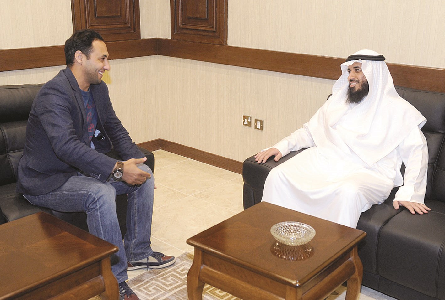 شافي العجمي يتحدث للزميل أحمد زكريا  (تصوير زكريا عطية)