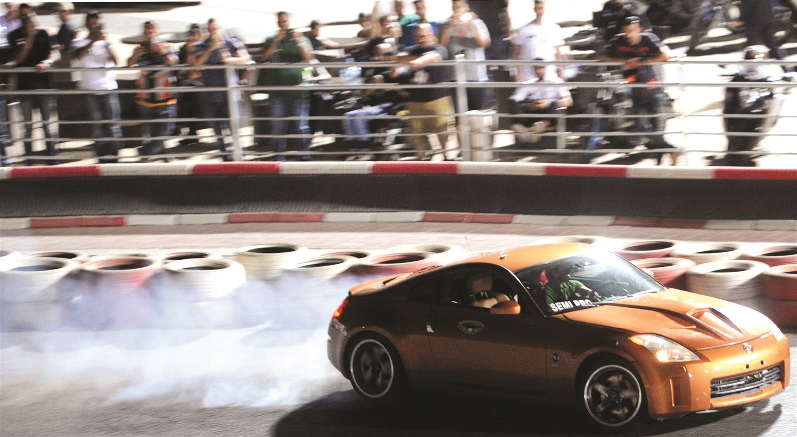 استعراض احتفالي