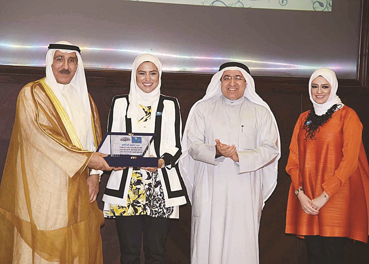 الجسار وبوشهري خلال تكريم القراشي