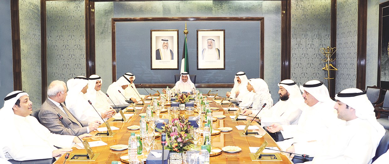 جابر المبارك مترئساً جلسة مجلس الوزراء الاستثنائية