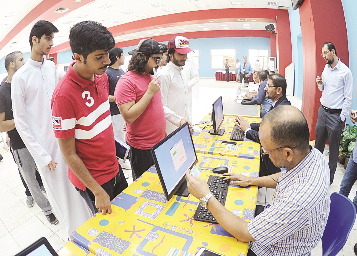 تدقيق على بيانات الطلبة قبل التصويت