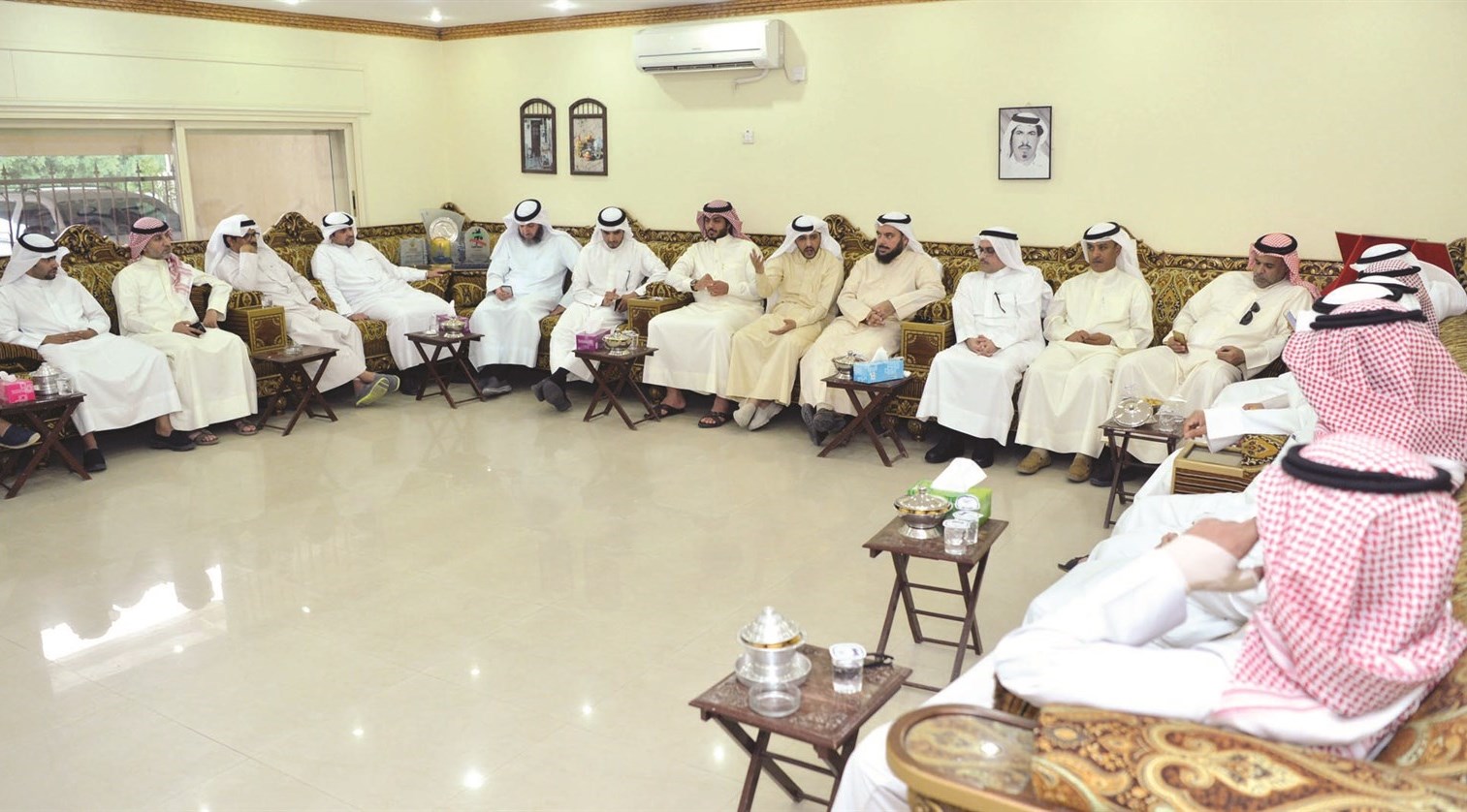 الحربش متحدثاً لشباب الحملة