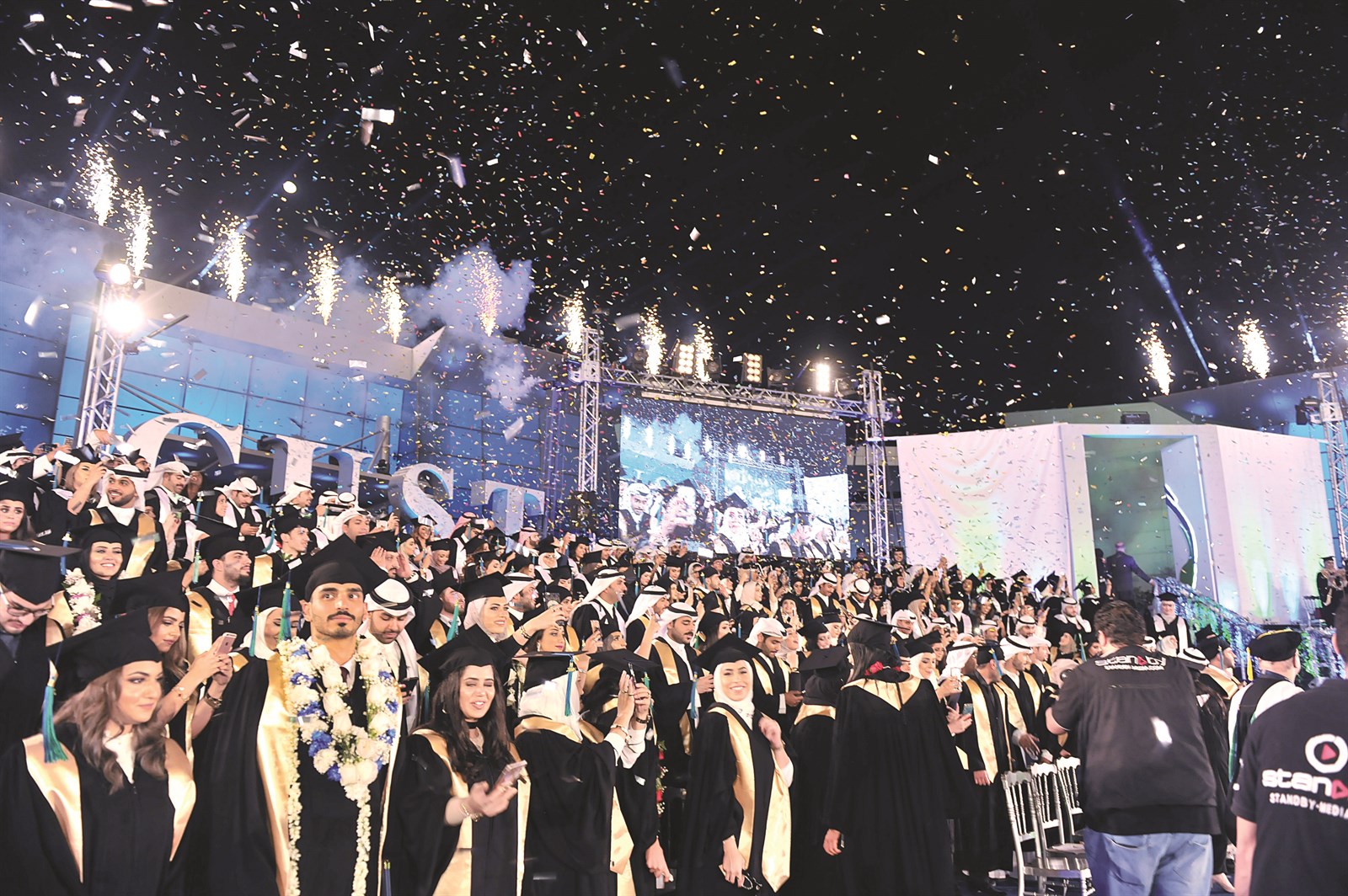 u0633u0639u0627u062fu0629 u063au0627u0645u0631u0629 u0639u0644u0649 u0648u062cu0648u0647 u0627u0644u062eu0631u064au062cu064au0646 u0641u064a u064au0648u0645 u0627u0644u062au0643u0631u064au0645    (u062au0635u0648u064au0631 u0623u0633u0639u062f u0639u0628u062f u0627u0644u0644u0647)