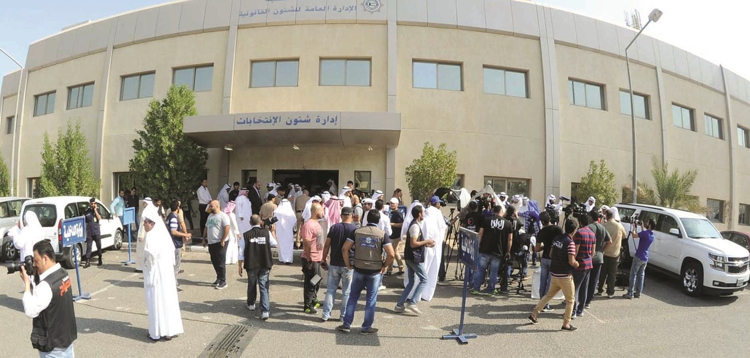 u0632u062du0645u0629 u0625u0639u0644u0627u0645u064au0629 u062eu0627u0631u062c u0627u0644u0625u062fu0627u0631u0629 u0628u0639u062f u0642u0631u0627u0631 u0645u0646u0639 u0627u0644u062au0635u0631u064au062du0627u062a u0641u064a u0627u0644u062fu0627u062eu0644rnrn(u062au0635u0648u064au0631: u0633u0639u062f u0647u0646u062fu0627u0648u064a - u0633u0639u0648u062f u0633u0627u0644u0645)