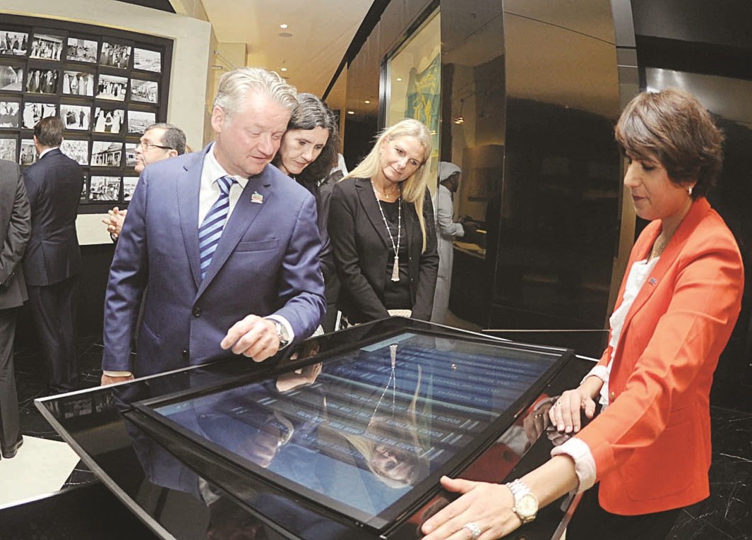 الاطلاع على الوثائق التاريخية