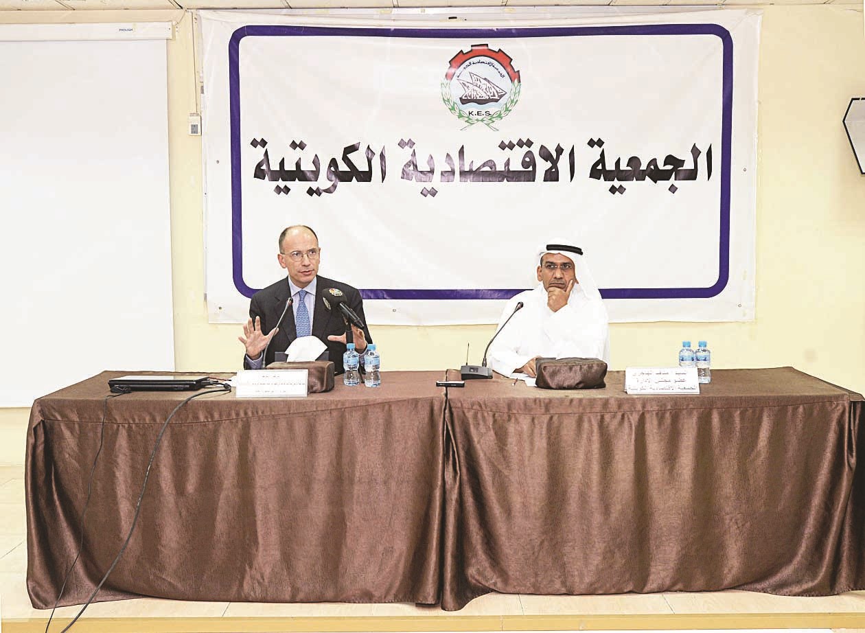 u0644u064au062au0627 u0645u062au062du062fu062bu0627u064b u0648u0625u0644u0649 u062cu0627u0646u0628u0647 u0645u0646u0627u0641 u0627u0644u0647u0627u062cu0631u064a  (u062au0635u0648u064au0631 u0623u0633u0639u062f u0639u0628u062fu0627u0644u0644u0647)