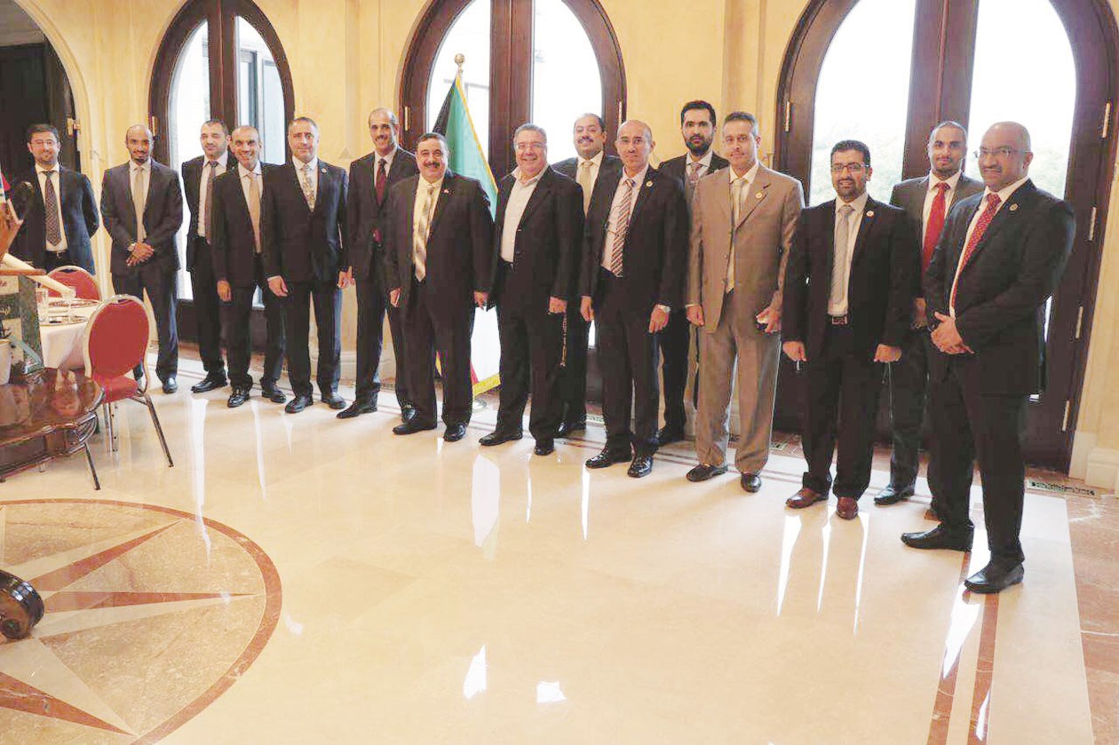 u0648u0641u062f u0627u0644u062du0631u0633 u0627u0644u0648u0637u0646u064a u0648u0623u0639u0636u0627u0621 u0627u0644u0628u0639u062bu0629 u0627u0644u0643u0648u064au062au064au0629 u0641u064a u0643u0646u062fu0627