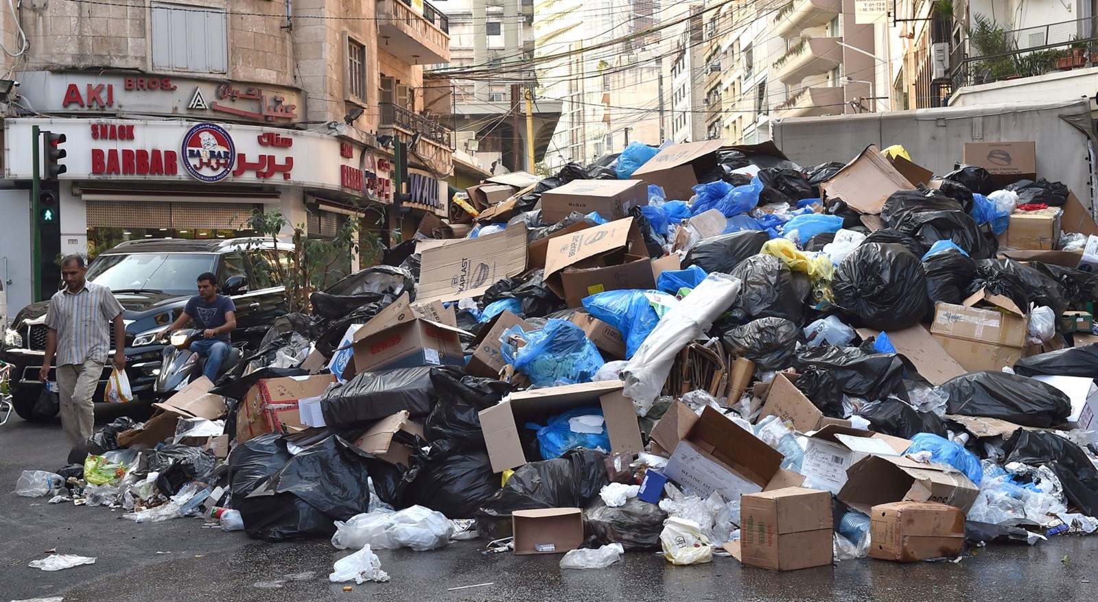 u0623u0643u0648u0627u0645 u0627u0644u0646u0641u0627u064au0627u062a u0641u064a u0623u062du062f u0634u0648u0627u0631u0639 u0645u0646u0637u0642u0629 u0627u0644u062du0645u0631u0627u0621 u0641u064a u0628u064au0631u0648u062a u0623u0645u0633 (u062f u0628 u0627)