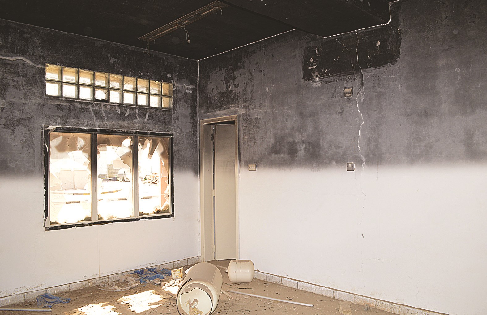 آثار الحريق تحكي واقع المدينة