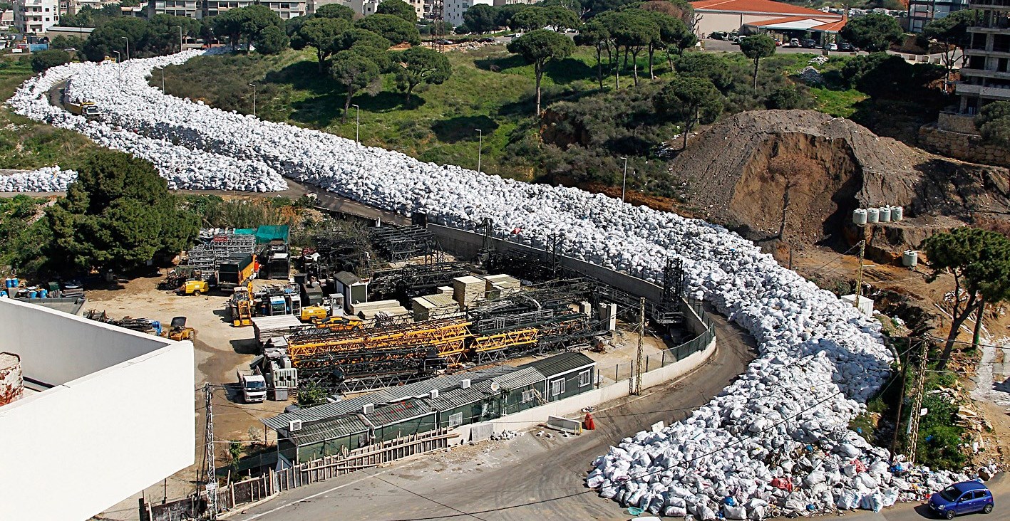 u0623u0643u0648u0627u0645 u0645u0646 u0627u0644u0646u0641u0627u064au0627u062a u062au063au0644u0642 u0623u062du062f u0627u0644u0637u0631u0642 u0641u064a u0645u0646u0637u0642u0629 u0627u0644u0641u0646u0627u0631 u0634u0645u0627u0644 u0628u064au0631u0648u062a (u0627 u0641 u0628)