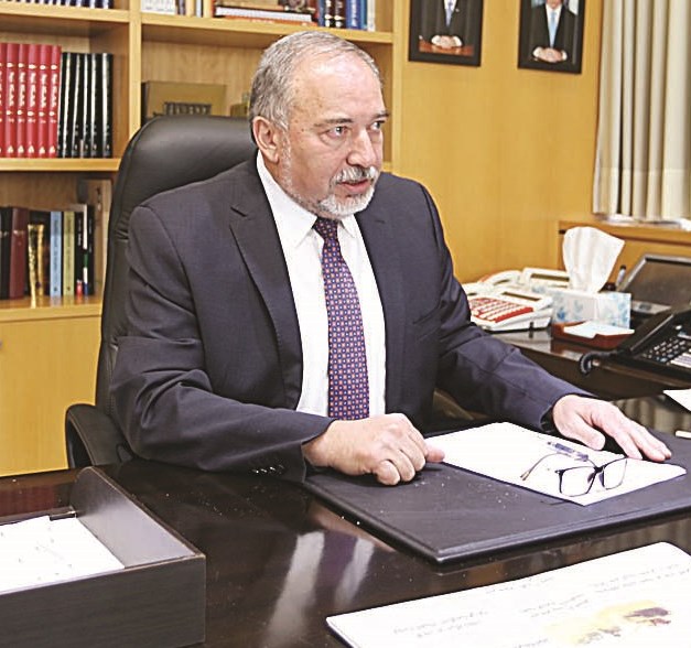 u0648u0632u064au0631 u0627u0644u062fu0641u0627u0639 u0627u0644u0625u0633u0631u0627u0626u064au0644u064a u0623u0641u064au063au062fu0648u0631 u0644u064au0628u0631u0645u0627u0646