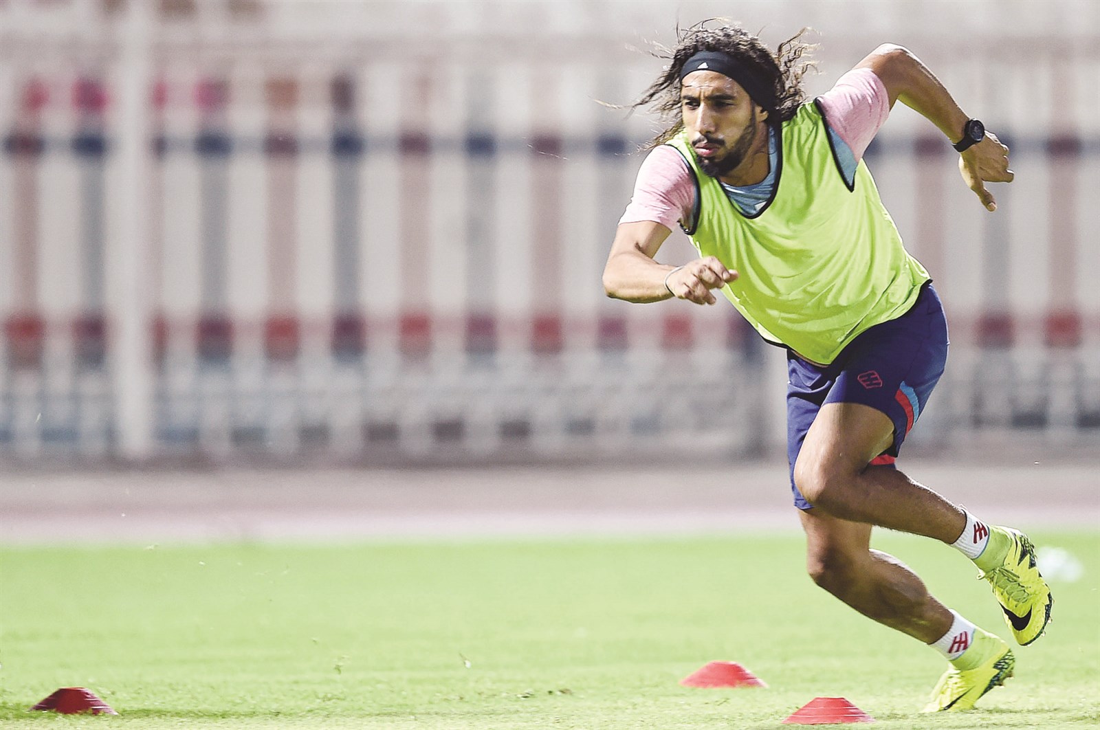 u0641u0647u062f u0627u0644u0639u0646u0632u064a u0646u062cu0645 u00abu0627u0644u0643u0648u064au062au00bb... u0641u064a u0637u0648u0631 u0627u0644u0639u0648u062fu0629    (u062au0635u0648u064au0631 u062cu0627u0633u0645 u0628u0627u0631u0648u0646)