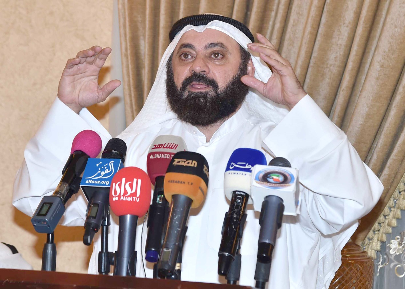 u0627u0644u0637u0628u0637u0628u0627u0626u064a u0645u062au062du062fu062bu0627 u0641u064a u0627u0644u0646u062fu0648u0629 (u062au0635u0648u064au0631 u0633u0639u062f u0647u0646u062fu0627u0648u064a)