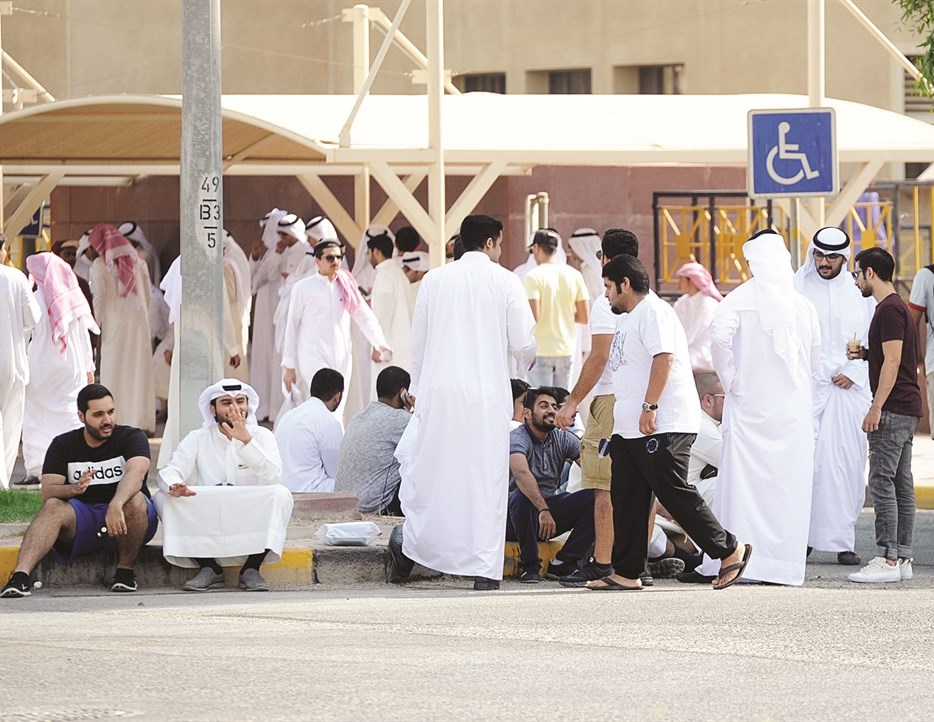 u062au062cu0645u0639 u0627u0644u0637u0644u0627u0628 u0628u0627u0644u0642u0631u0628 u0645u0646 u0645u0642u0631 u0627u0644u0627u0642u062au0631u0627u0639b (u062au0635u0648u064au0631 u0633u0639u0648u062f u0633u0627u0644u0645)