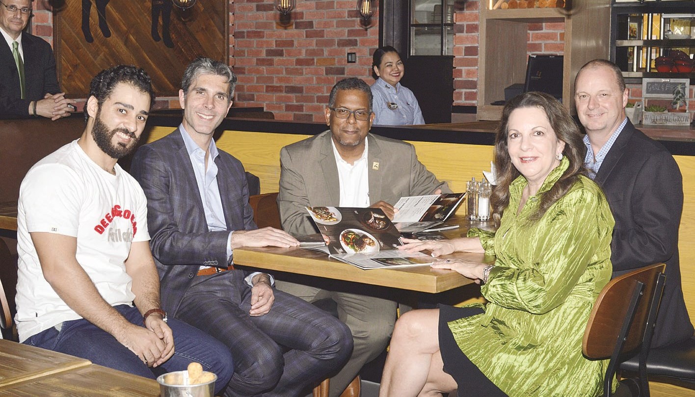 ... ومع الزميل علاء محمود بحضور دانيال دل أولمو وغاري مور وأمين محمد