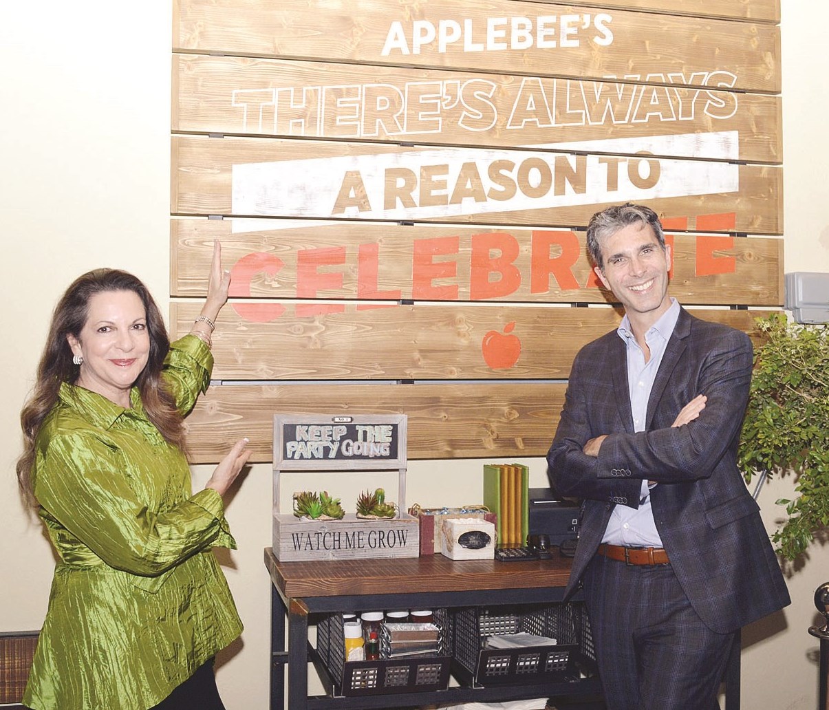 ستيوارت ودل أولمو... ودعوة إلى الاحتفال