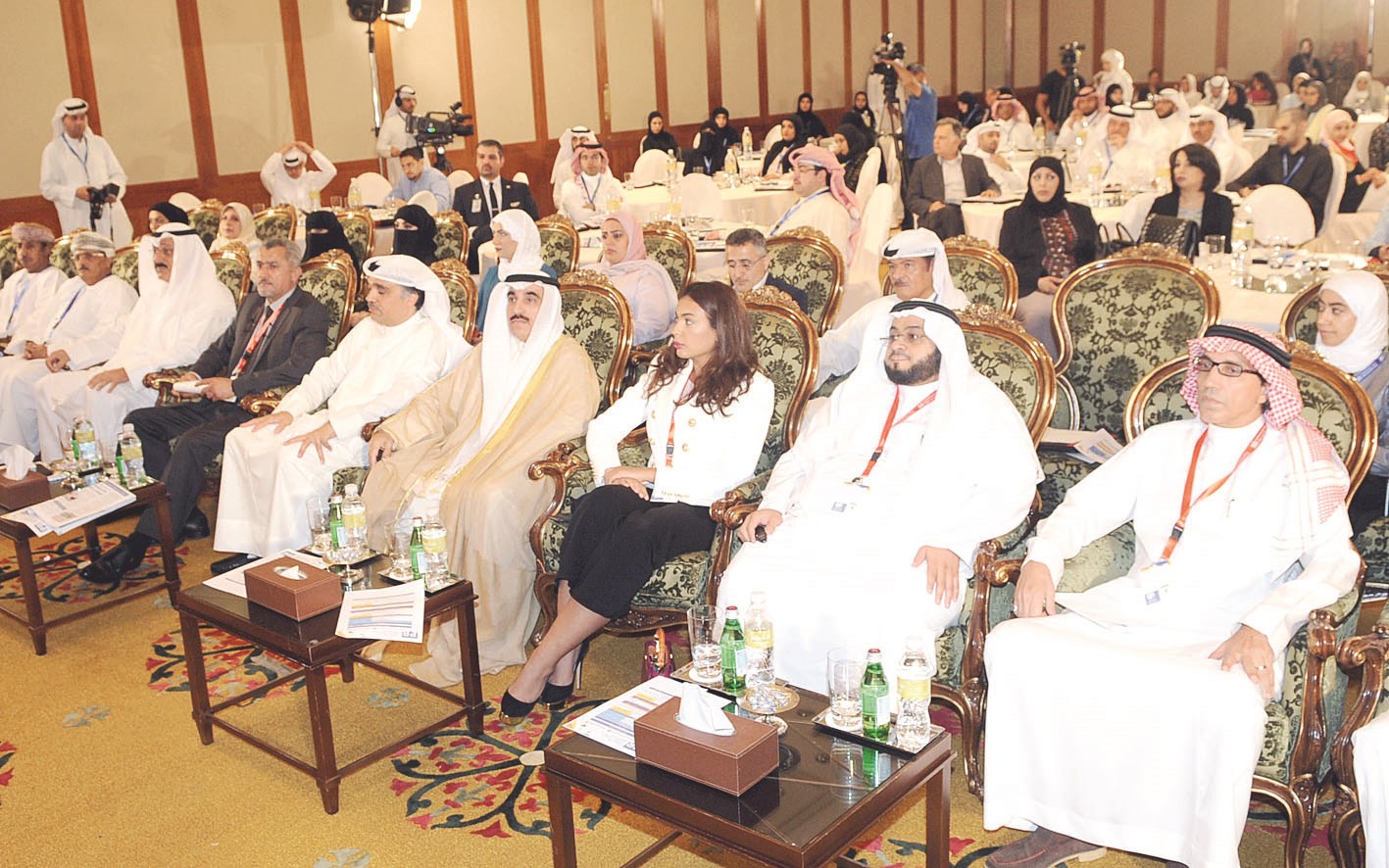 u062du0636u0648u0631 u0627u0644u0645u0624u062au0645u0631  (u062au0635u0648u064au0631 u0643u0631u0645 u0630u064au0627u0628)