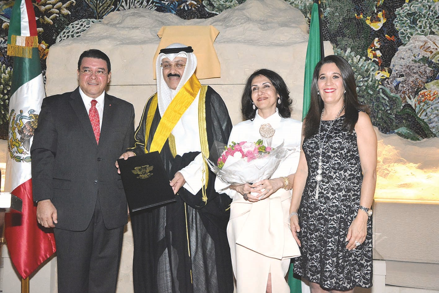 u0627u0644u0633u0641u064au0631 u062du064au0627u062a u0648u0627u0644u0633u0641u064au0631 u0627u0644u0645u0643u0633u064au0643u064a u0623u062bu0646u0627u0621 u062du0641u0644 u062au0642u0644u064au062f u0627u0644u0648u0633u0627u0645 (u062au0635u0648u064au0631 u062cu0627u0633u0645 u0628u0627u0631u0648u0646)