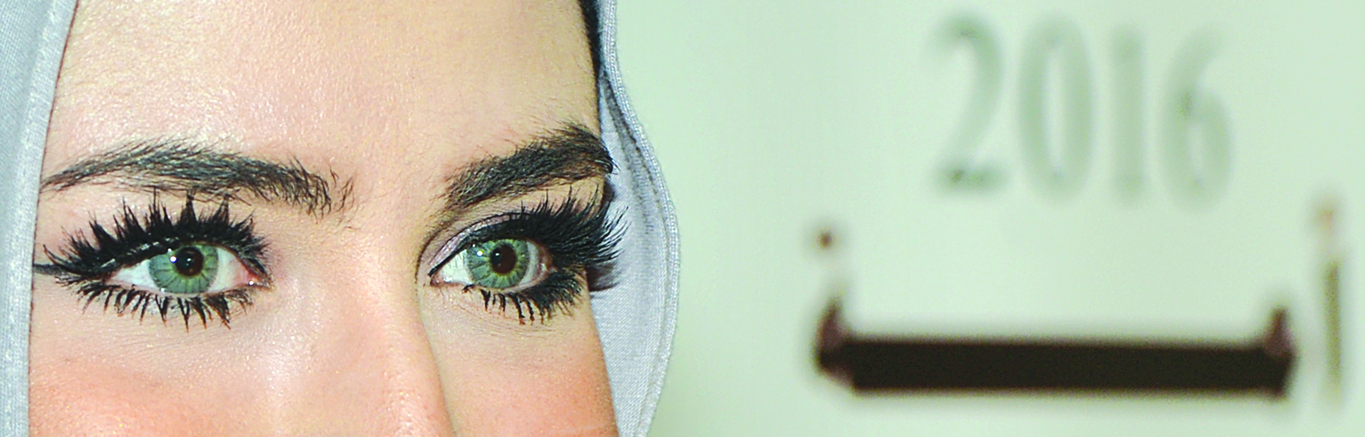 علياء مهدي مقدس لدى تقديم اوراق ترشيحها أمس عن الدائرة الثانية (تصوير نايف العقلة)