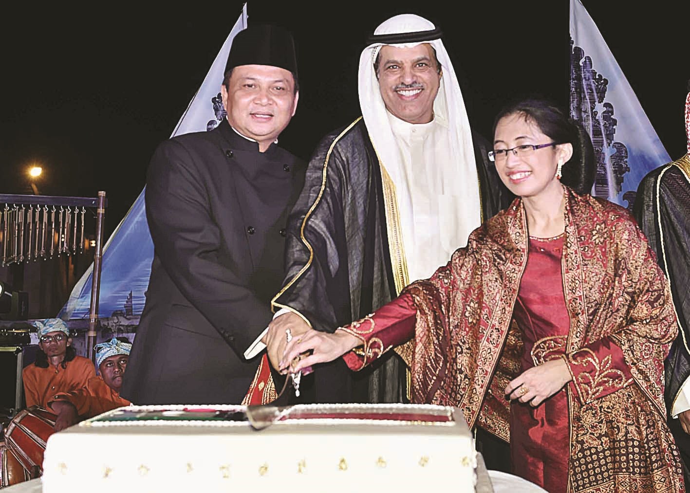 u0627u0644u0633u0639u064au062f u0645u0634u0627u0631u0643u0627u064b u0627u0644u0633u0641u064au0631 u0627u0644u0625u0646u062fu0648u0646u064au0633u064a u0642u0637u0639 u0642u0627u0644u0628 u0627u0644u062du0644u0648u0649    (u062au0635u0648u064au0631 u0633u0639u062f u0647u0646u062fu0627u0648u064a)