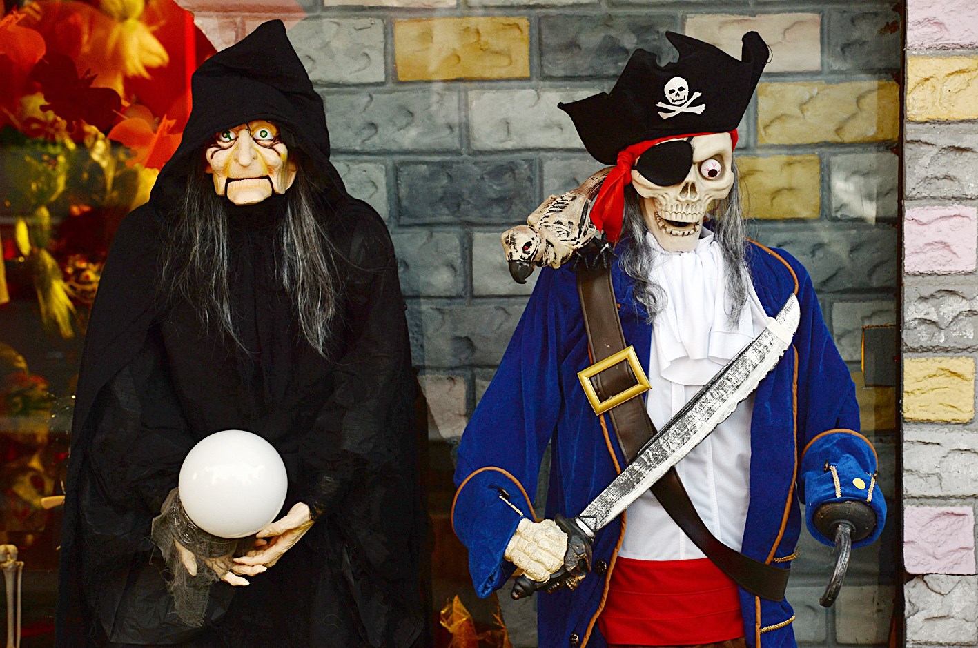 u0623u0632u064au0627u0621 u00abu0627u0644u0647u0627u0644u0648u0648u064au0646u00bb u0645u0639u0631u0648u0636u0629 u0644u0644u0628u064au0639 u0641u064a u0623u062du062f u0645u062au0627u062cu0631 u0628u064au0631u0648u062a (u062f u0628 u0627)