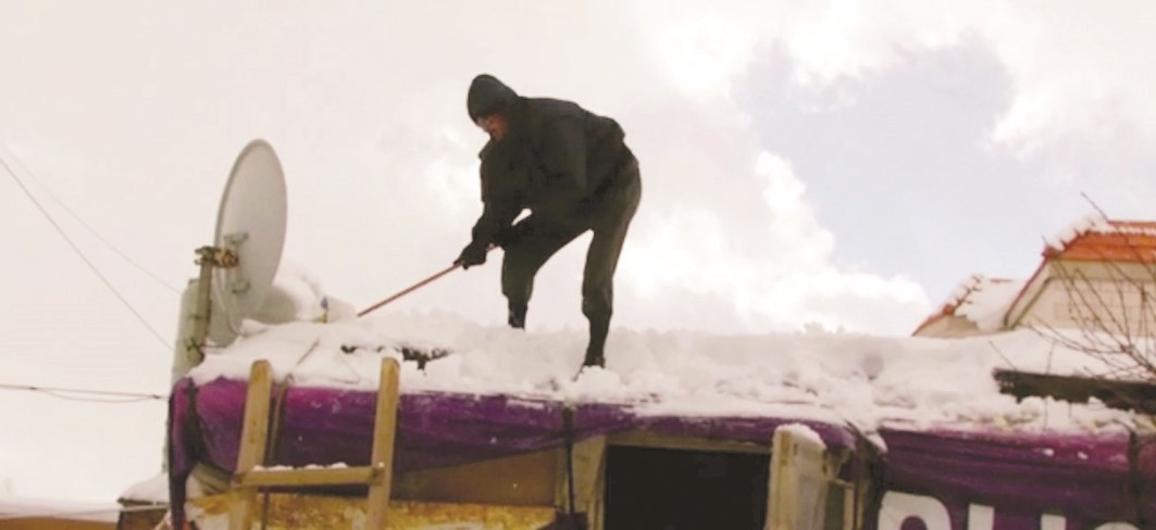 «بين الخيمة والزريبة»