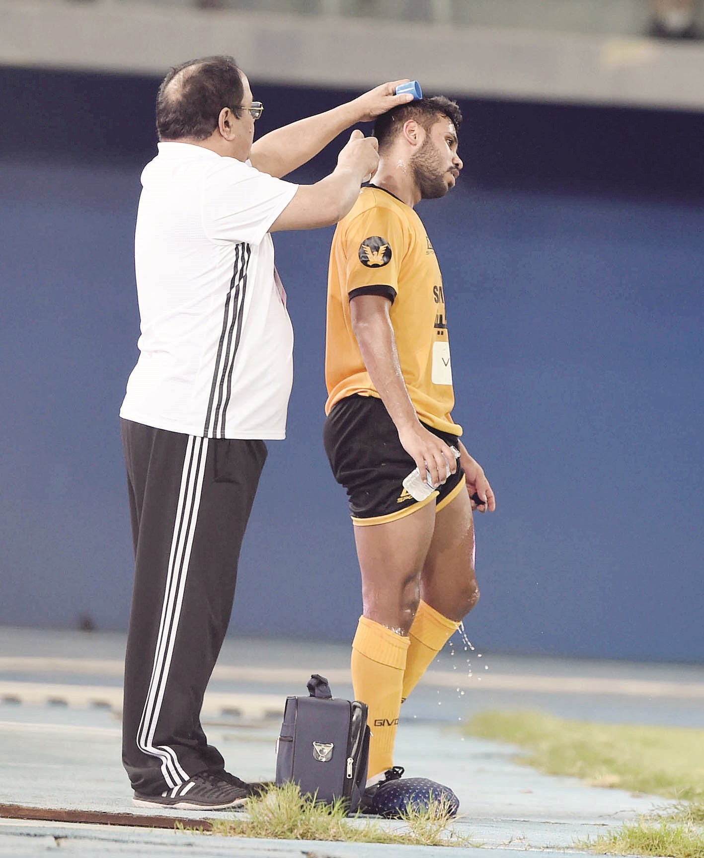 u0645u062du0645u062f u0627u0644u0641u0647u062f u0648u0627u062cu0647 u062du0638u0627u064b u0633u064au0626u0627u064b u0623u0645u0627u0645 u0627u0644u062cu0647u0631u0627u0621  (u062au0635u0648u064au0631 u062cu0627u0633u0645 u0628u0627u0631u0648u0646)