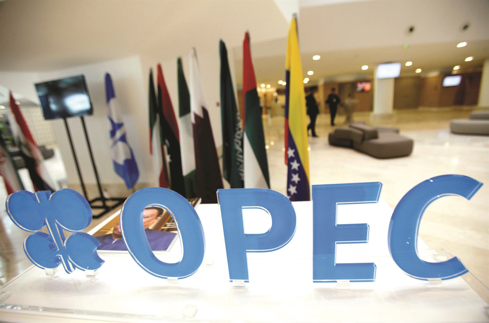 u0627u0644u062du0633u0645 u0641u064a u0627u0644u0627u062cu062au0645u0627u0639 u0627u0644u0645u0642u0628u0644  (u0631u0648u064au062au0631u0632)