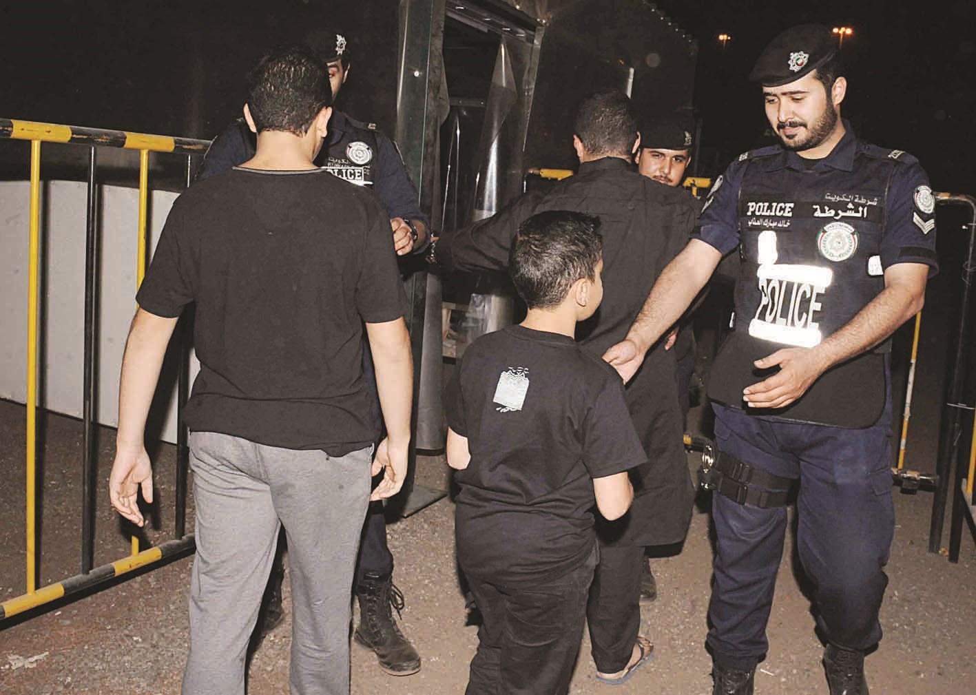 تفتيش الكبار والصغار (تصوير كرم ذياب)