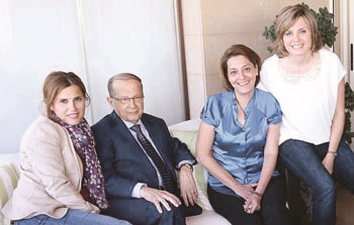 الجنرال مع بناته