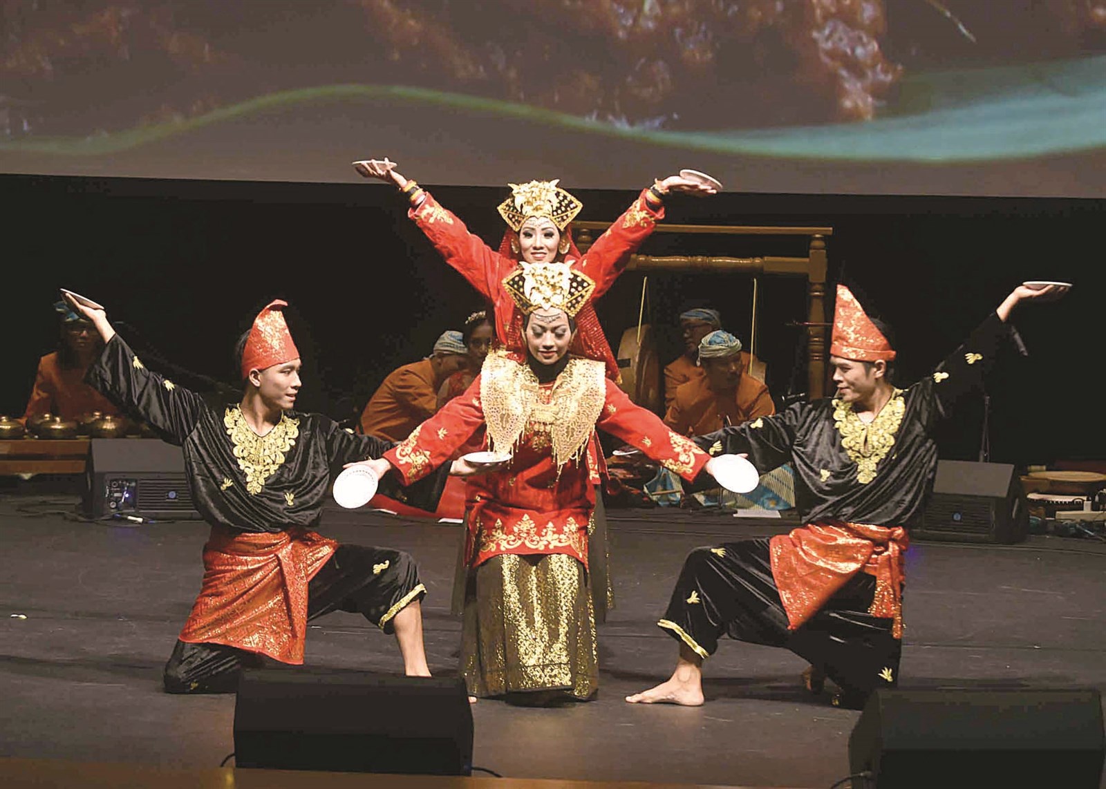 u0645u0634u0647u062f u0631u0627u0642u0635 (u062au0635u0648u064au0631 u0633u0639u062f u0647u0646u062fu0627u0648u064a)