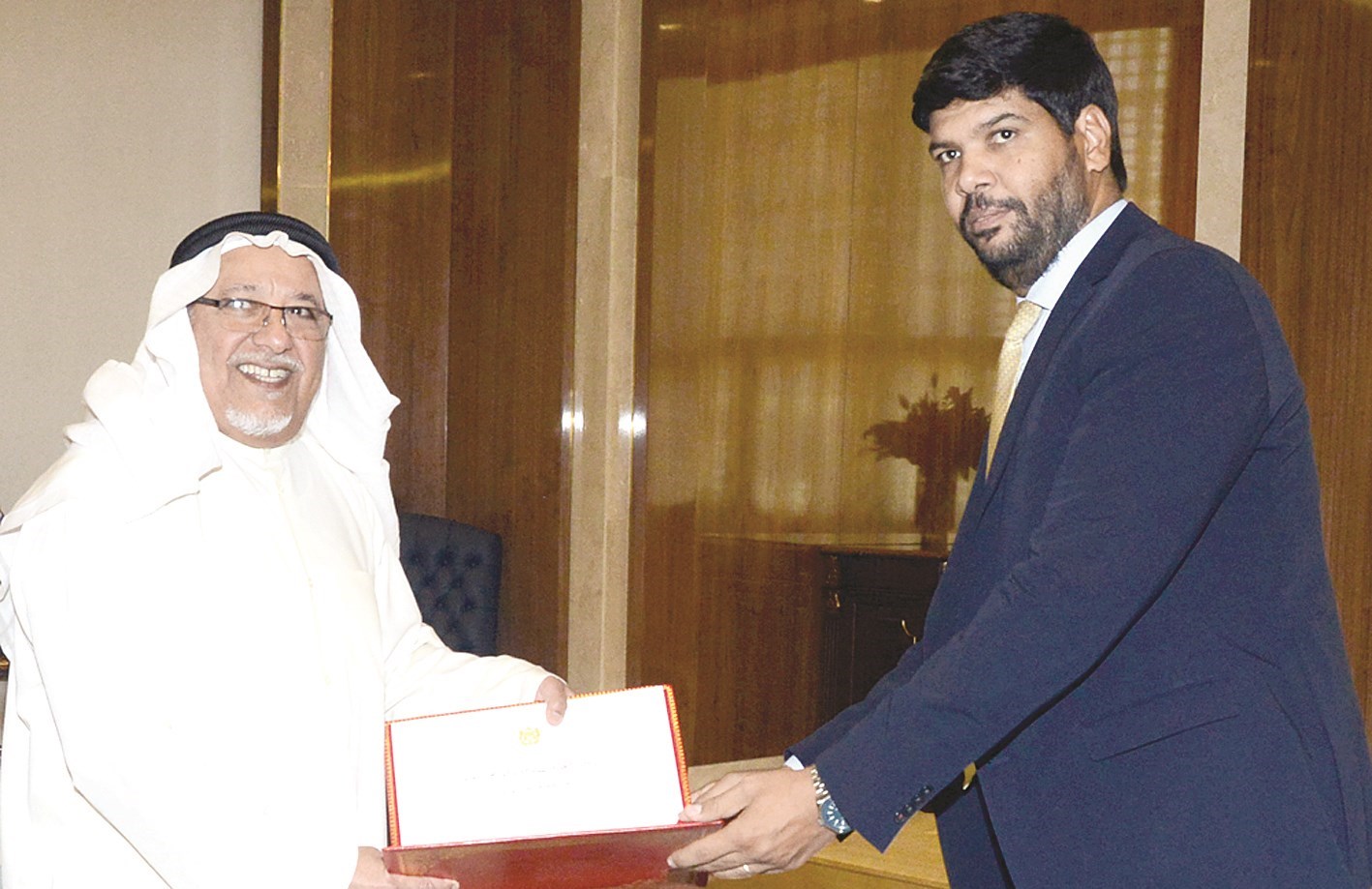 الجراح متسلماً رسالة ملك المغرب لسمو الأمير