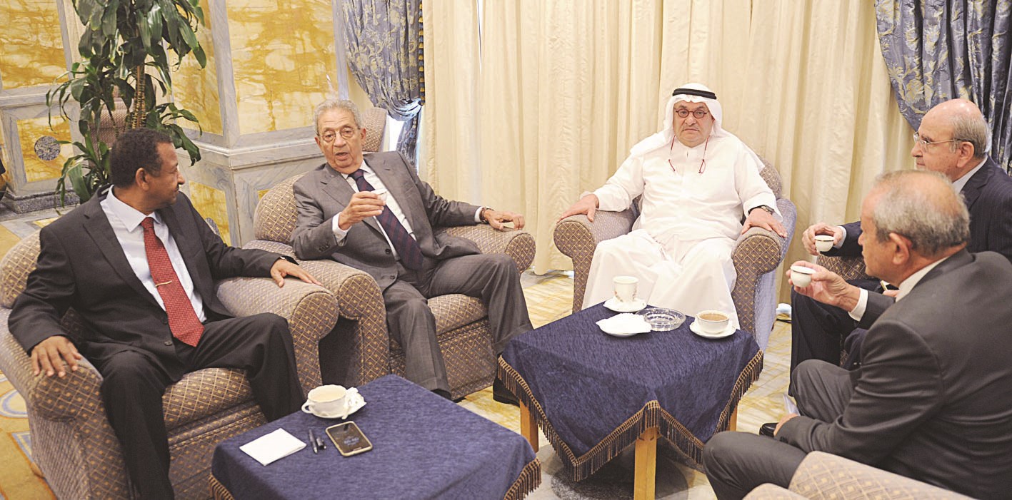 الصقر وعمرو موسى ومصطفى عثمان