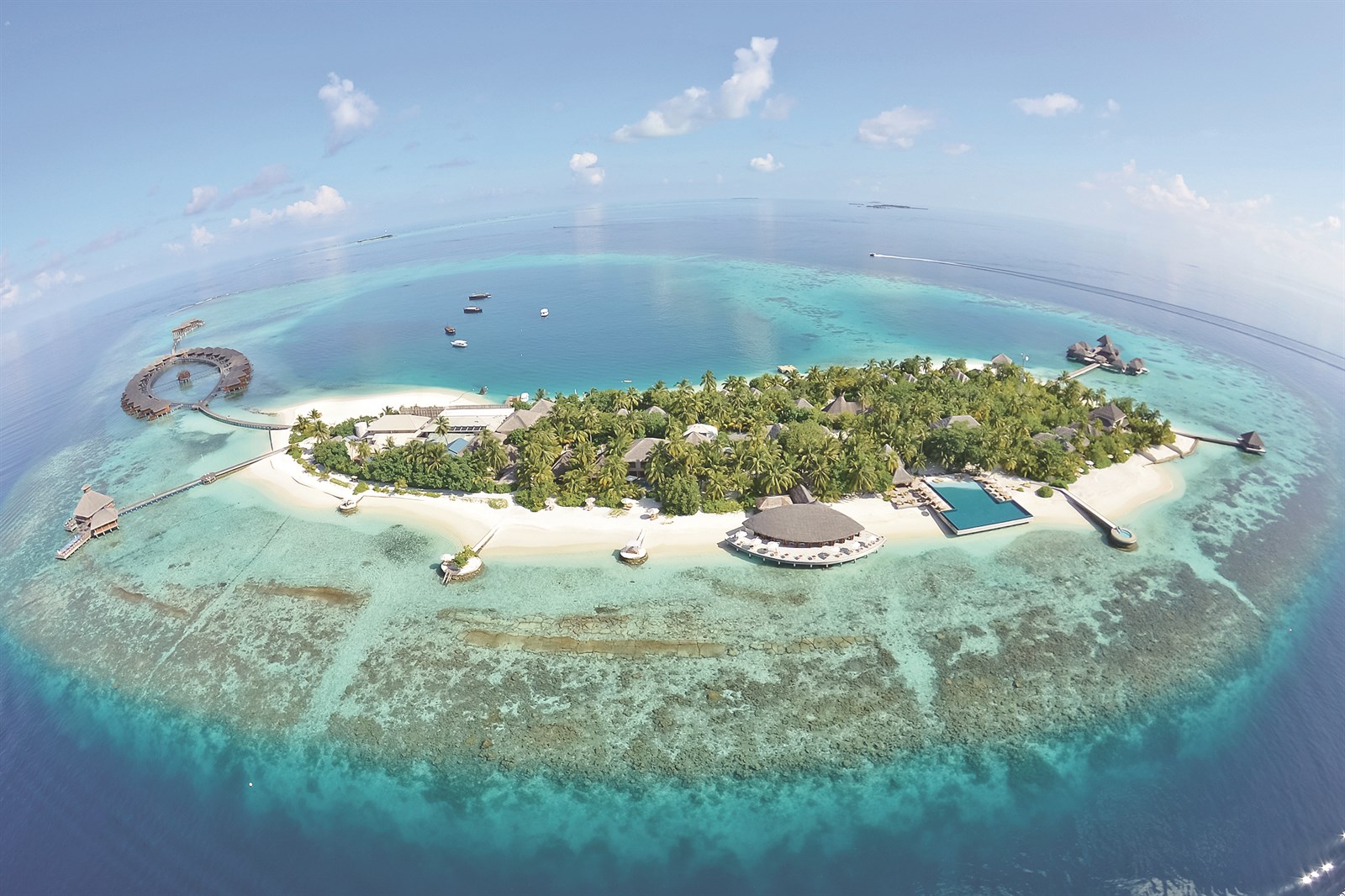 بير اكوم «هوفافين فوشي»... واحة خضراء بمرافقها وسط المياه