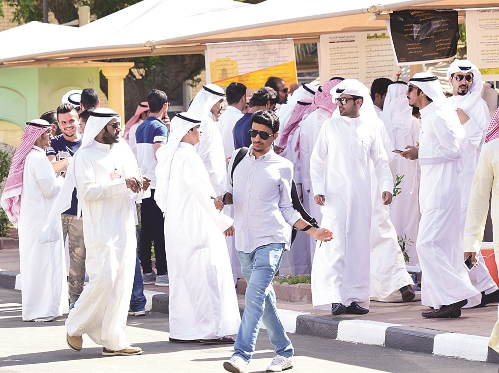 مقر إحدى القوائم يزدحم بالمؤيدين