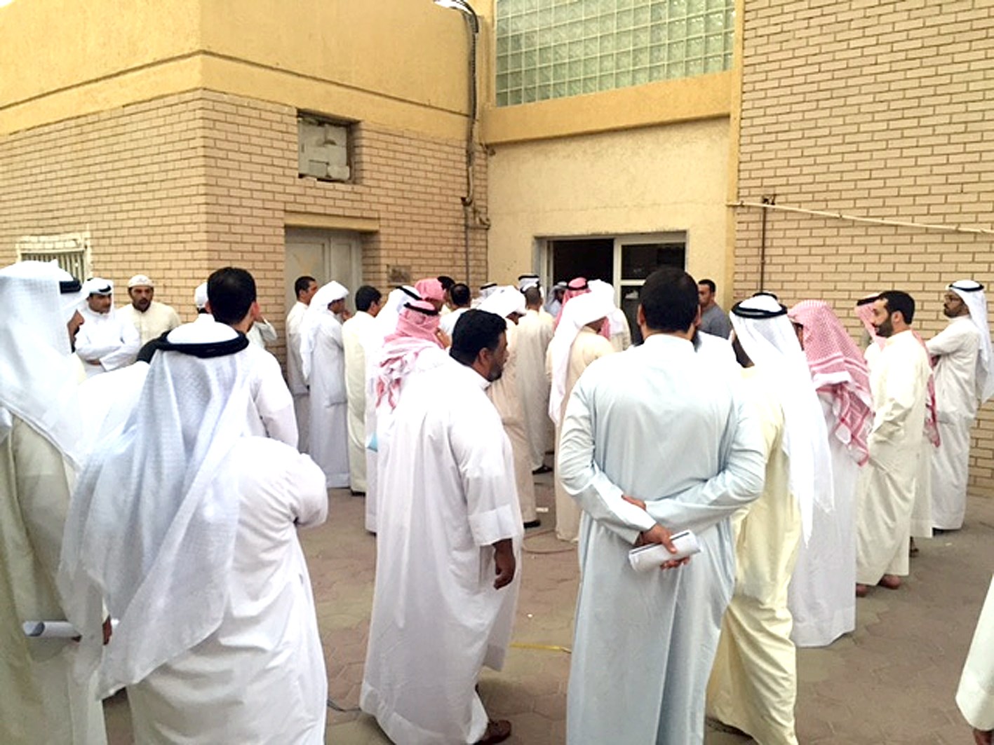 u0627u0644u0645u0648u0638u0641 u0627u0644u0648u062du064au062f u064au0631u0641u0636 u062fu062eu0648u0644 u0627u0644u0645u0631u0627u062cu0639u064au0646