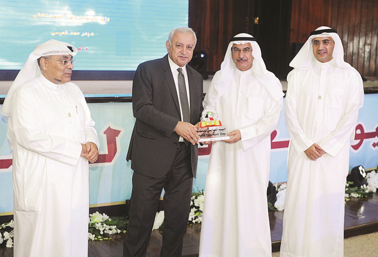 رشيد الحمد مكرماً من العيسى بحضور الأثري والمقصيد