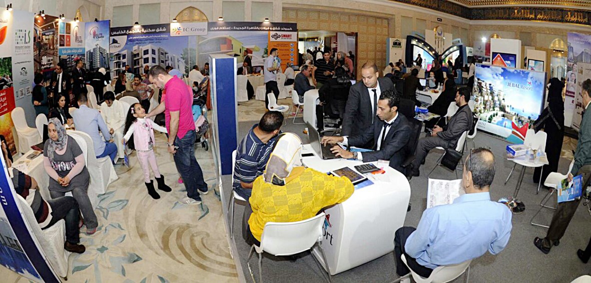 إقبال على المعرض