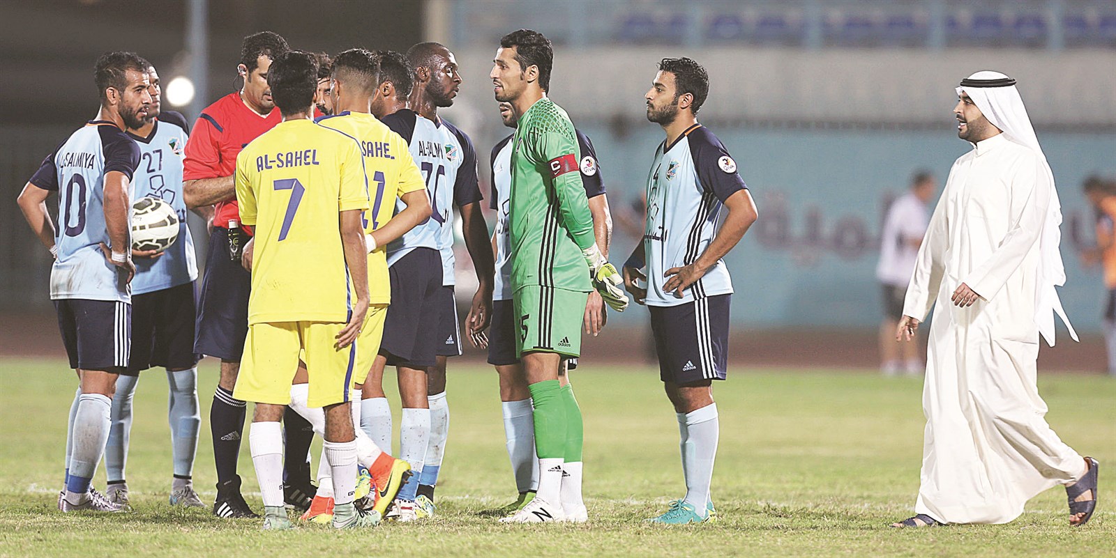 u062cu0627u0646u0628 u0645u0646 u0627u0644u0623u062du062fu0627u062b u0627u0644u0645u0624u0633u0641u0629 u0641u064a u00abu0627u0644u0645u0628u0627u0631u0627u0629 u0627u0644u0645u0634u0643u0644u0629u00bb