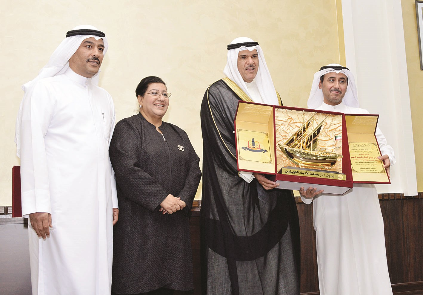 الرميضي يكرم الحمود