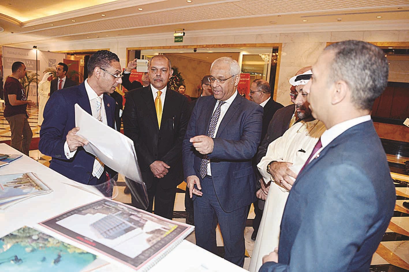 جولة داخل المعرض  (تصوير نايف العقلة)