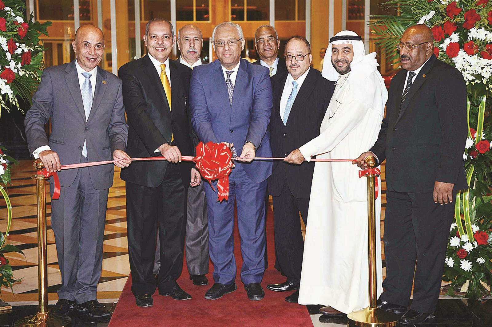 عاطف وعادل وعنبة يقصون شريط الافتتاح