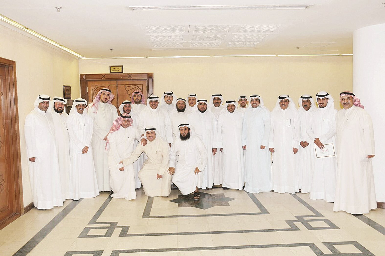 صورة جماعية مع ممثلي الجمعيات التعاونية