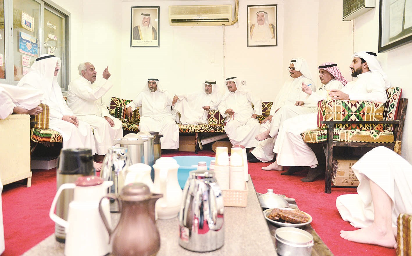 عبدالعزيز الحساوي متحدثا إلى الزميل غانم السليماني