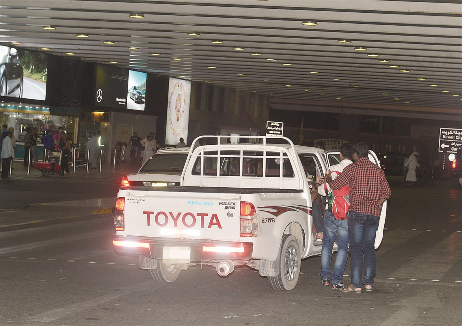 u0623u062du062f u0633u0631u0627u0642 u0627u0644u0631u0643u0627u0628 u064au0638u0641u0631 u0628u0632u0628u0648u0646!