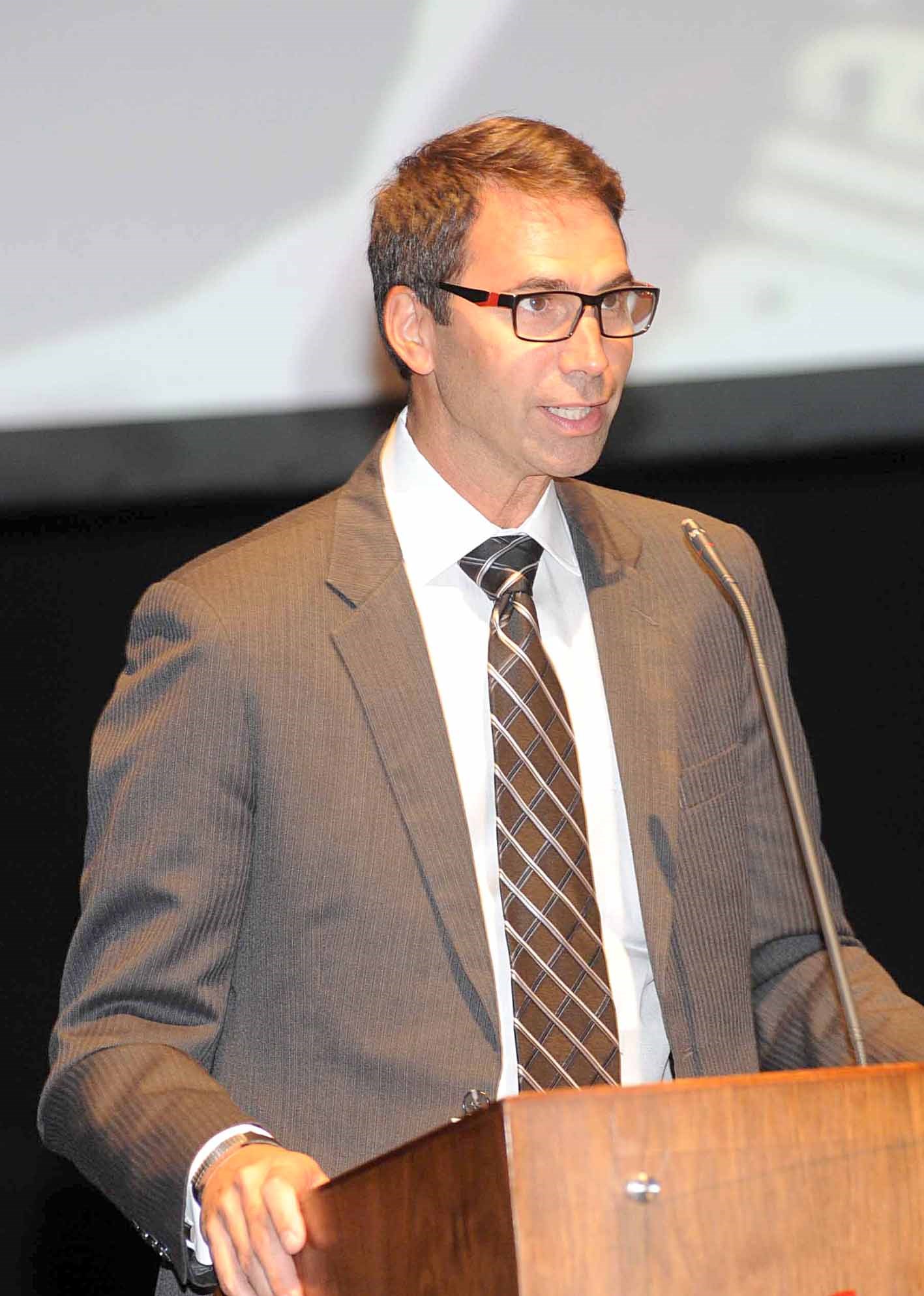 بيير مورو متحدثاً