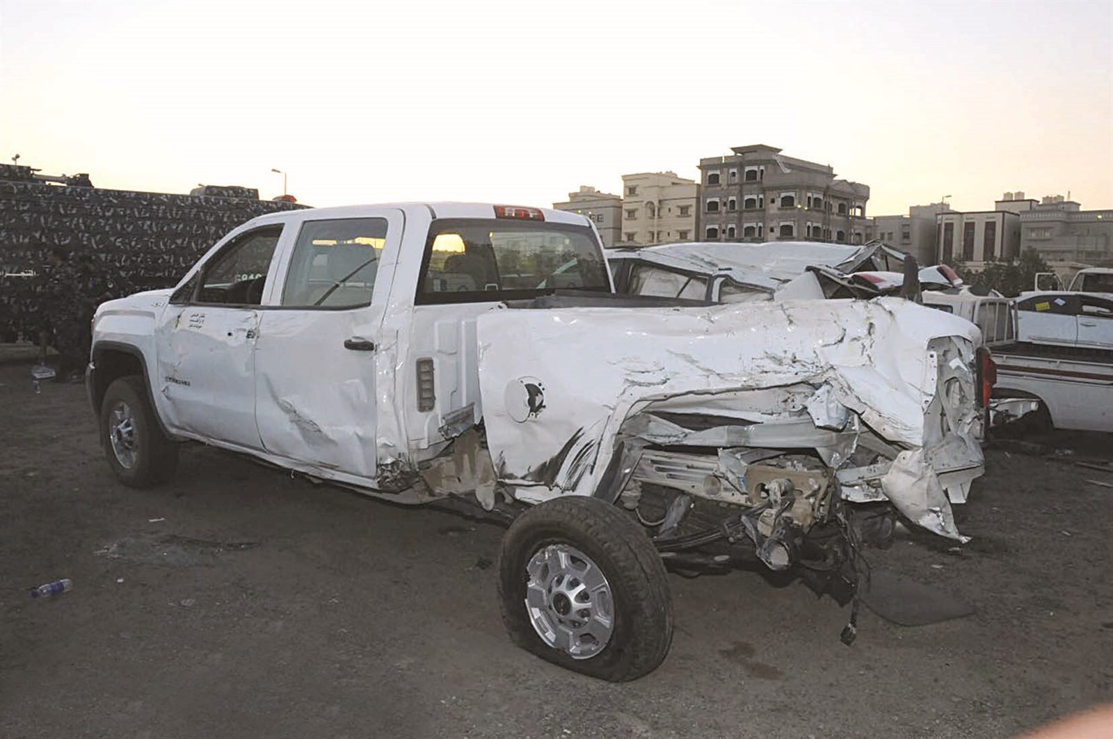 الأضرار التي لحقت بسيارة الجنود الأميركيين الخمسة