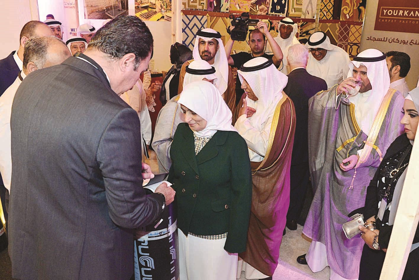 ... وخلال جولتها في المعرض