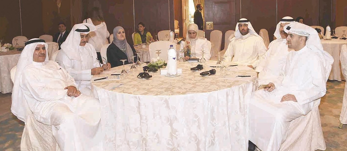 u0627u0644u0633u0628u064au0639u064a (u064au0633u0627u0631) u0648u0625u0644u0649 u062cu0627u0646u0628u0647 u0639u062bu0645u0627u0646 u0627u0644u0639u064au0633u0649 (u062au0635u0648u064au0631 u0646u0627u064au0641 u0627u0644u0639u0642u0644u0629)