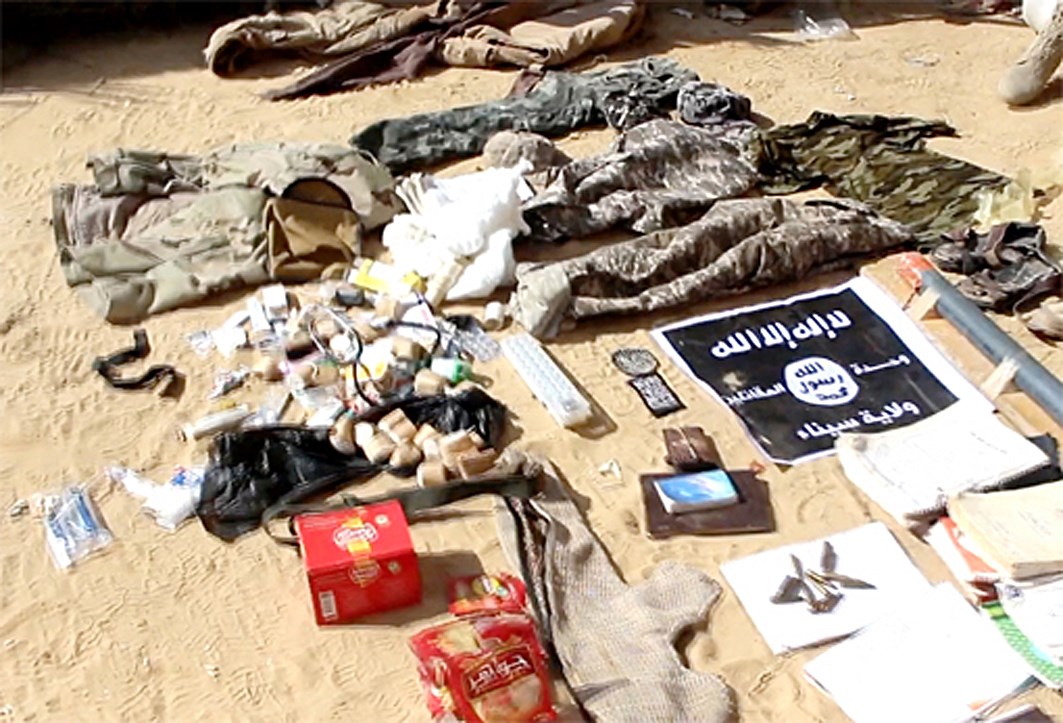 u0645u0639u062fu0627u062a u0648u0645u0644u0627u0628u0633 u0639u0633u0643u0631u064au0629 u0648u0634u0639u0627u0631 u00abu062fu0627u0639u0634u00bb u0636u0628u0637u062a u0645u0639 u0625u0631u0647u0627u0628u064au064au0646 u0641u064a u0633u064au0646u0627u0621